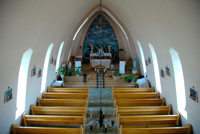 Église en forme de coque inversée, à Tête-à-la-Baleine – Crédit photo: ©Gary Lawrence